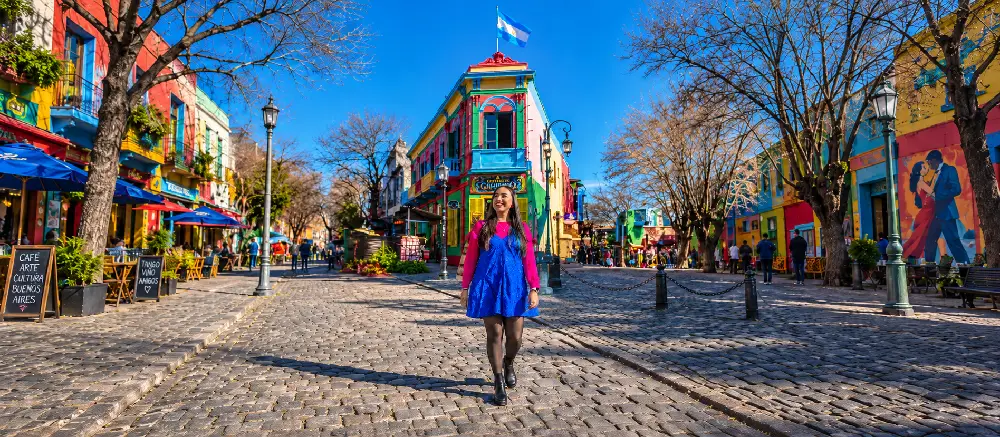 Mujer en Caminito en Buenos Aires